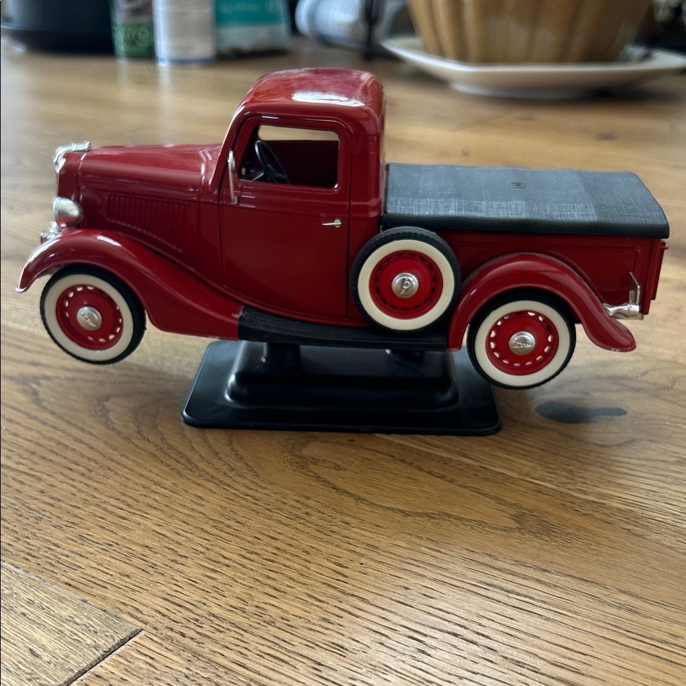 Vintage 1934 plate v8 Red Model FORD Truck - Picture 3 of 15